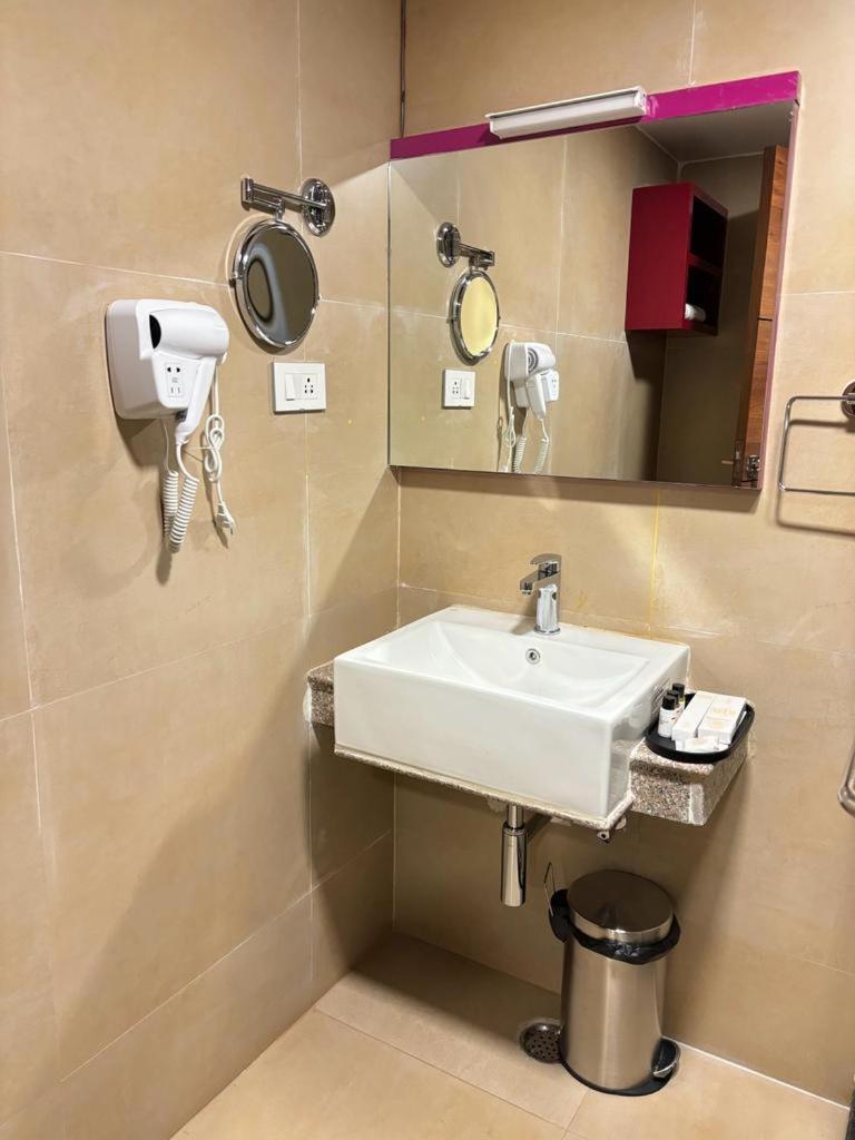 Āsansol Hotel Golden Orbit מראה חיצוני תמונה